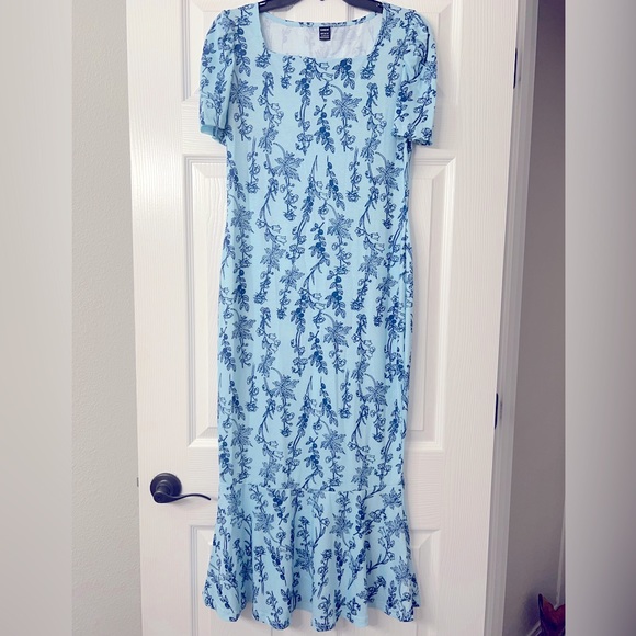 SHEIN Dresses & Skirts - Make an offer!! SHEIN Large Blue floral flare dress